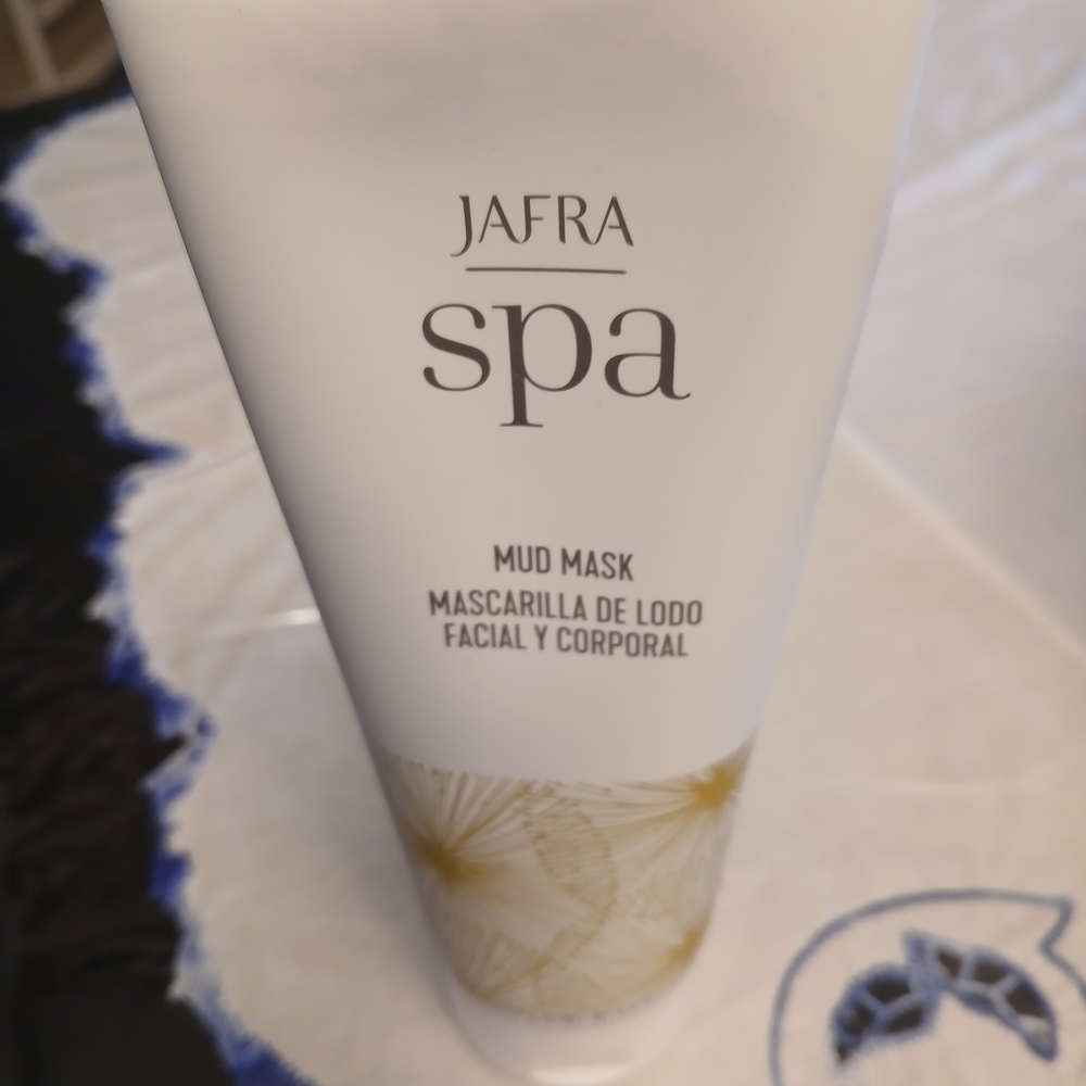 JAFRA Spa Mud Mask in White and Gold